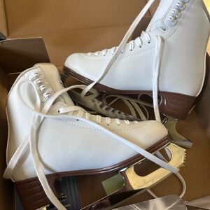 Jackson Ultima Figure Skates